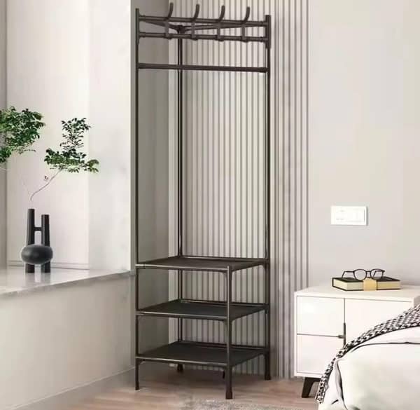 Perchero con estantes